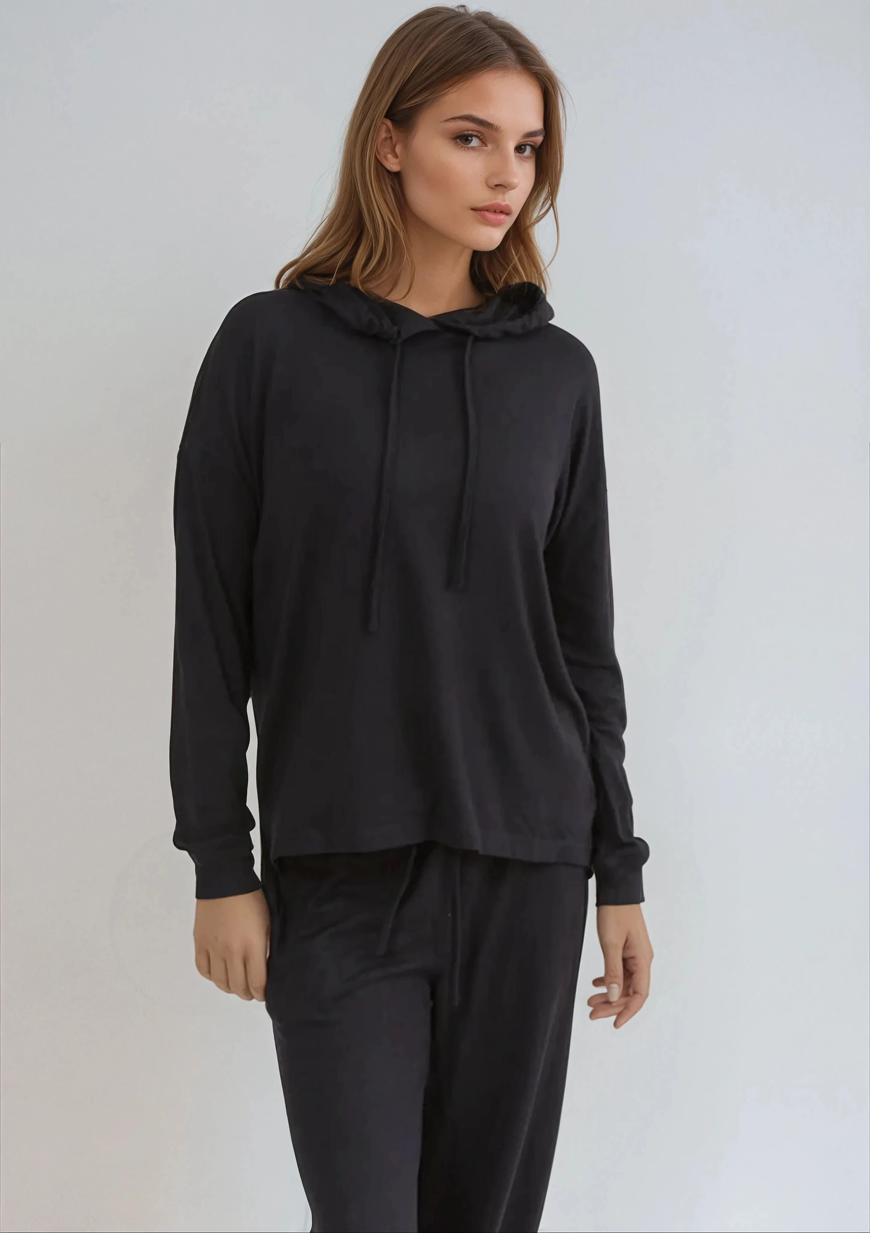 קפוצ'ון שרוול ארוך שחור - לויטקס Levitex