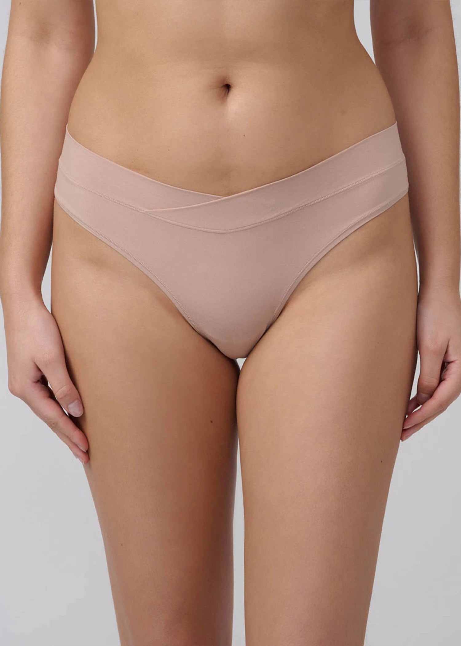 תחתון חוטיני עם V בז' - לויטקס Levitex