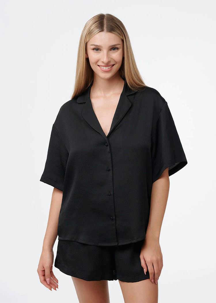 סט פיגמה סאטן 2 חלקים חולצה מכופתרת ומכנסון שחור Femina