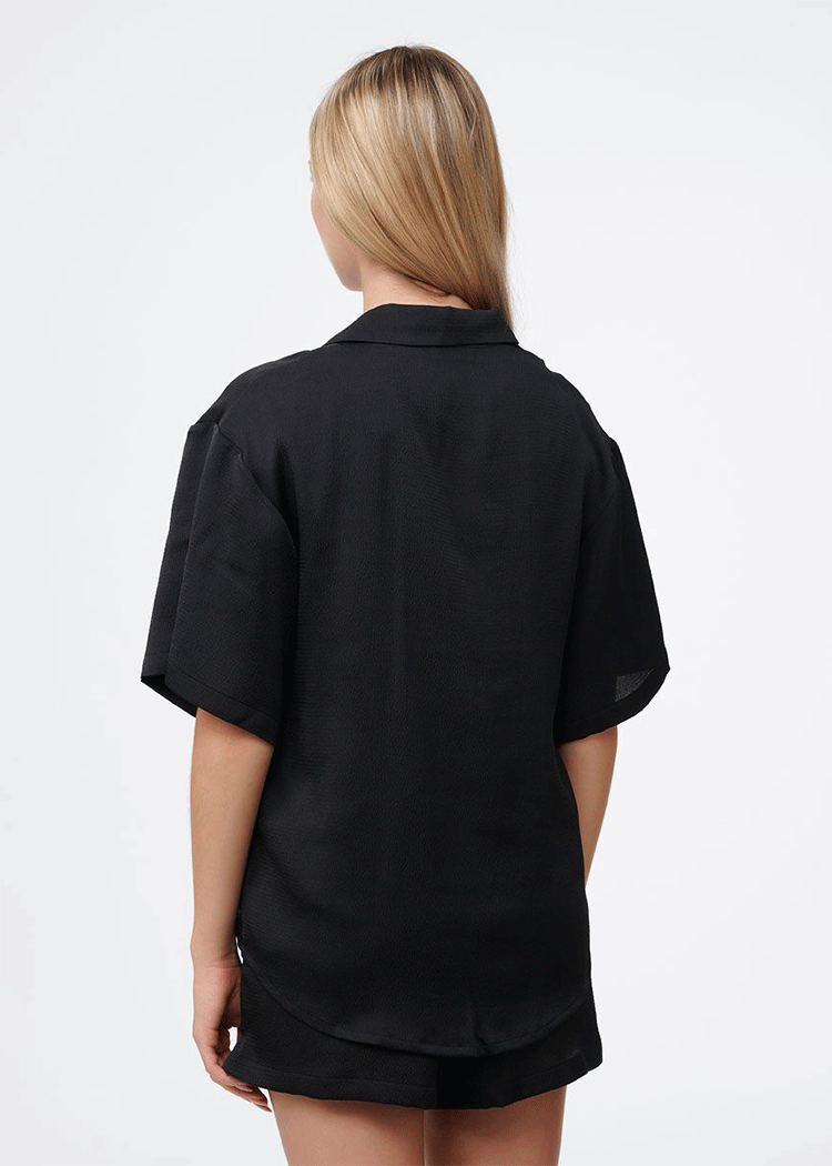 סט פיגמה סאטן 2 חלקים חולצה מכופתרת ומכנסון שחור Femina