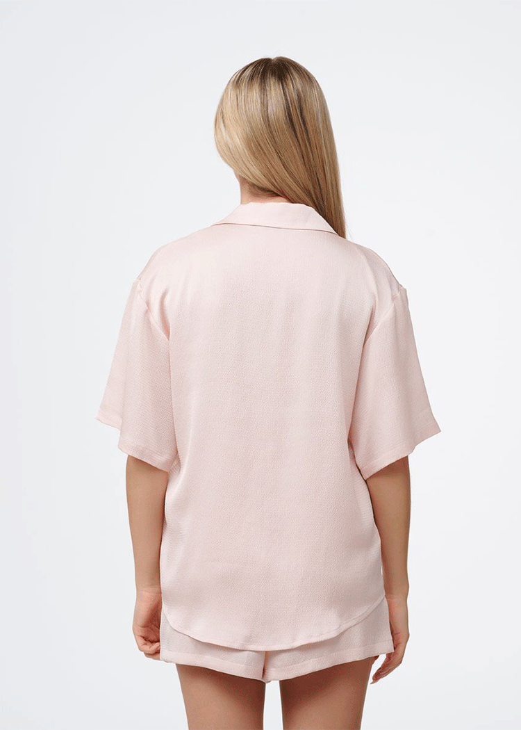 סט פיגמה סאטן 2 חלקים חולצה מכופתרת ומכנסון ורוד Femina