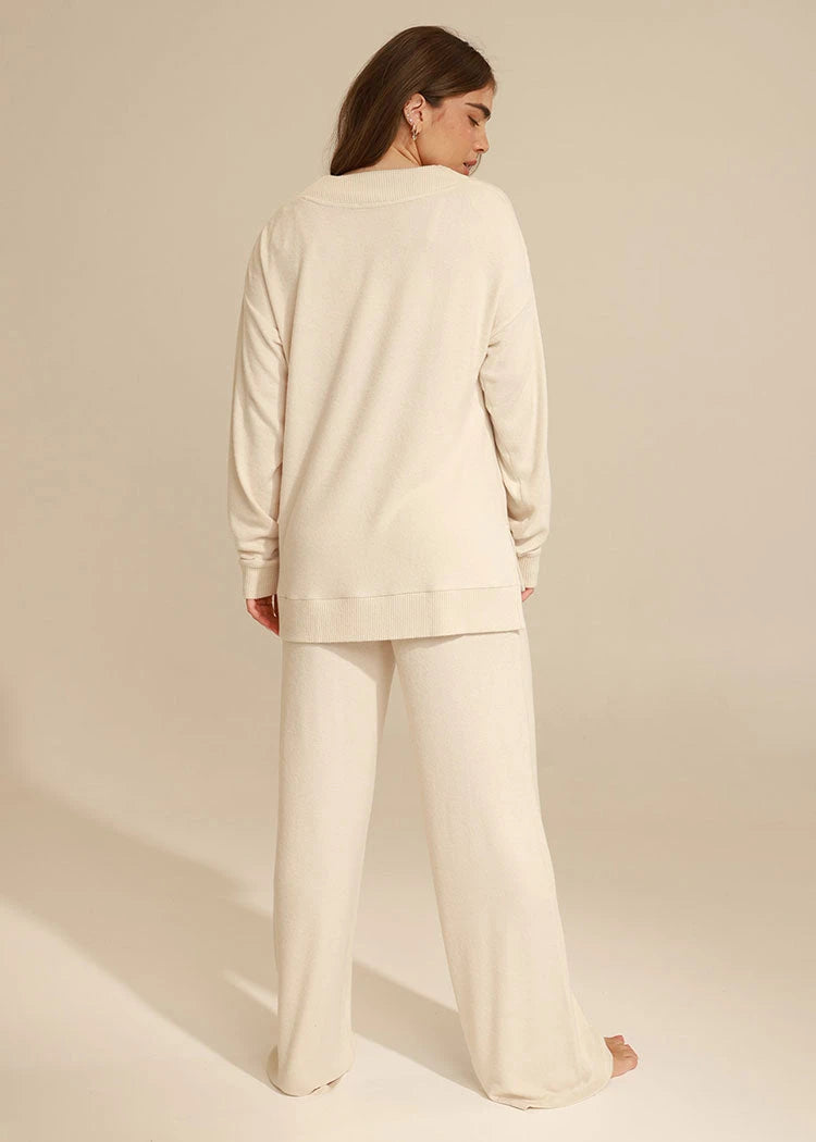 סט מסריג רך של חולצה משוחררת מפתח V ומכנס רחב OFF WHITE Femina
