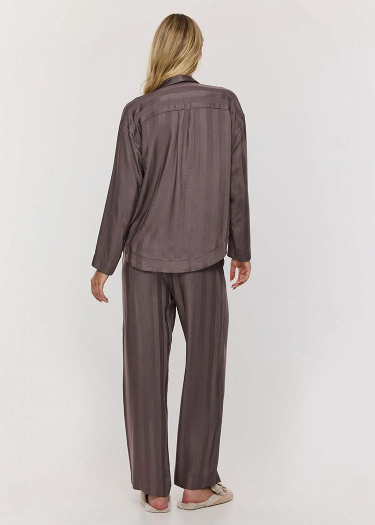 סט פיג’מה נשים מכופתרת ג’קארד חום קפוצ'ינו אינטימה