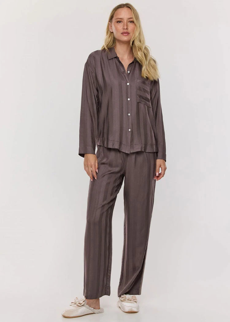 סט פיג’מה נשים מכופתרת ג’קארד חום קפוצ'ינו אינטימה