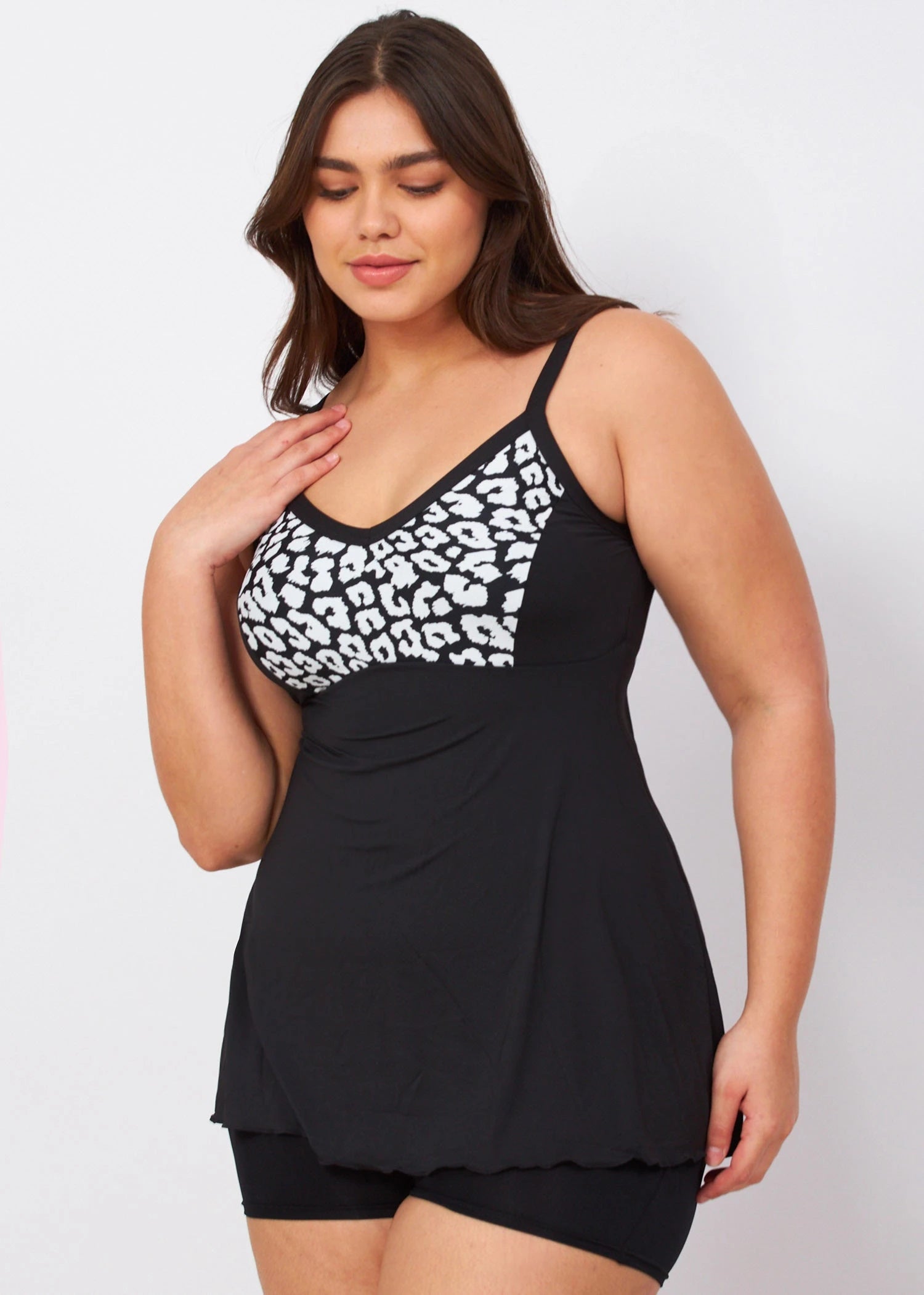 בגד ים שמלה מחטב שחור הדפס מנומר לבן עם מכנסון - לויטקס Levitex