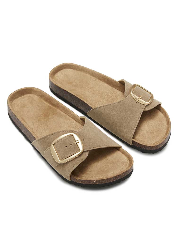 כפכפי זמש עם אבזם זהב בז' Femina