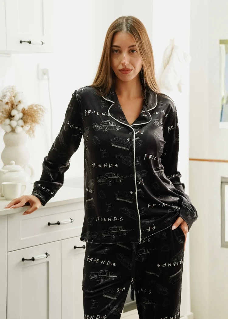 פיג'מה נשים סופטי כפתורים FRIENDS שחור אופק חול ים