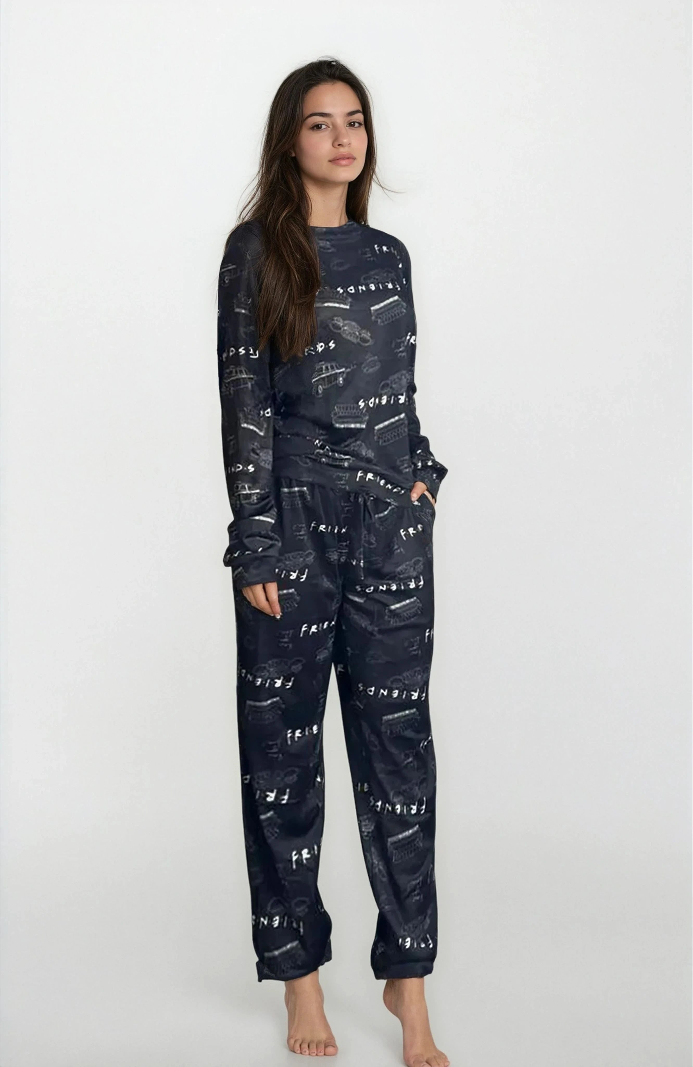 פיג'מה נשים סופטי ניקי FRIENDS שחור אופק חול ים