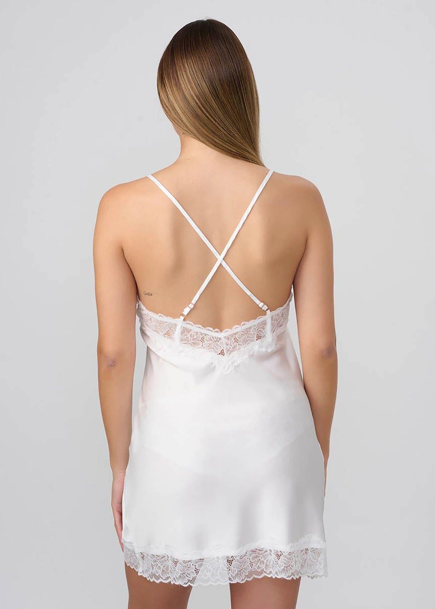 כותונת לילה סטן עם תחרה קונטרסט פמינה - לויטקס Levitex