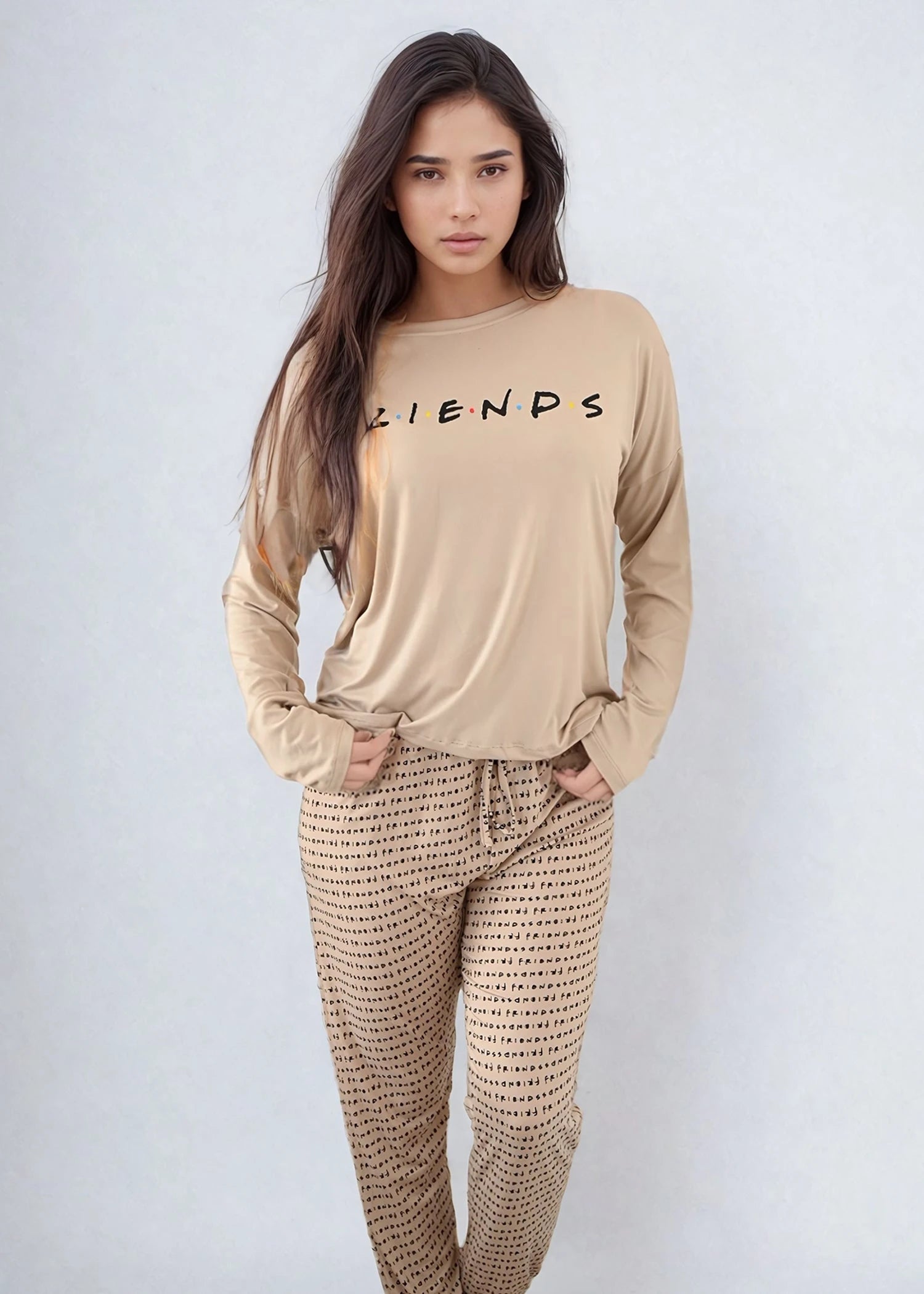 פיג'מה נשים יאמי FRIENDS בז' - לויטקס Levitex
