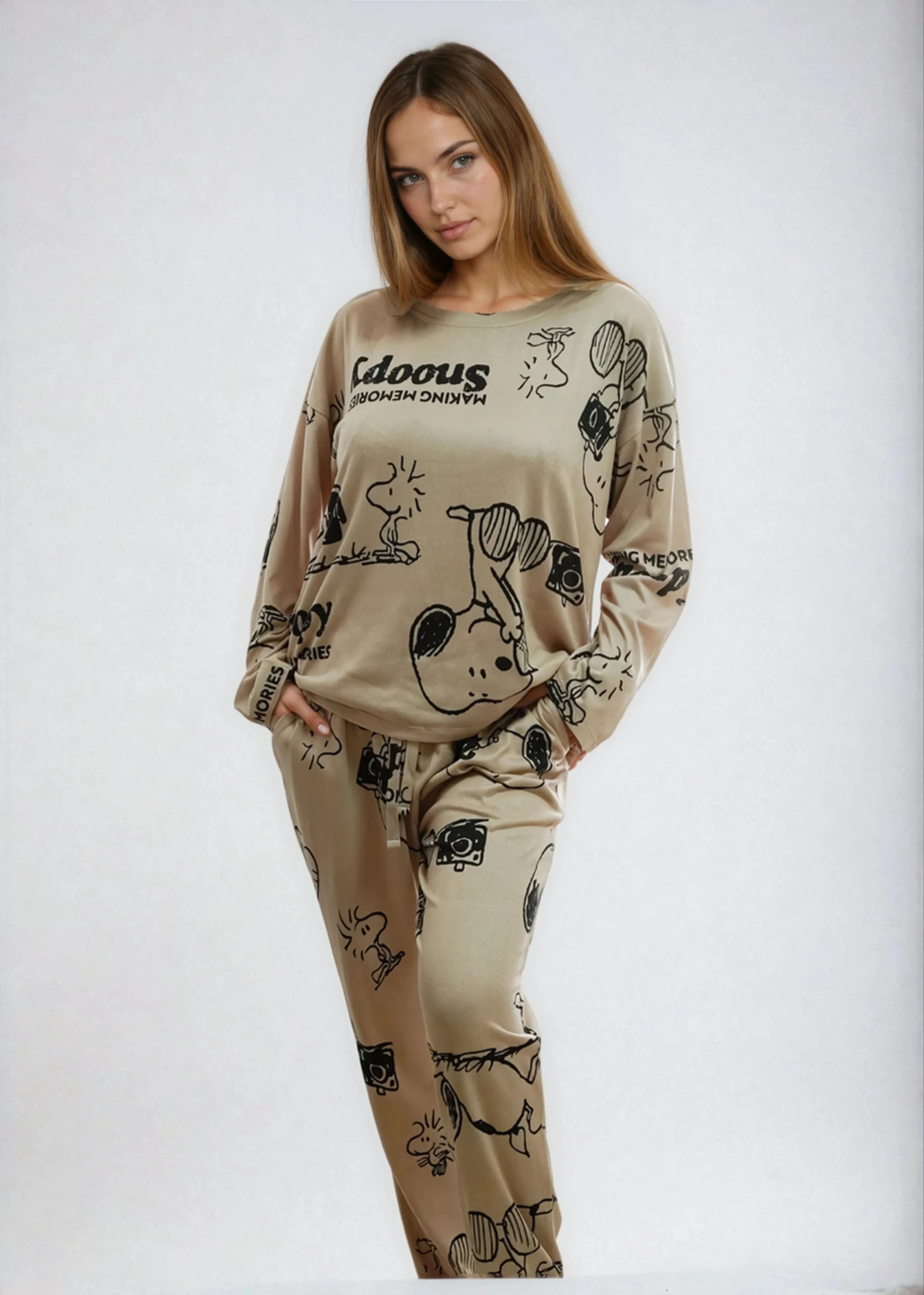 פיג'מה נשים ניקי האצ'י SNOOPY בז' אופק חול ים